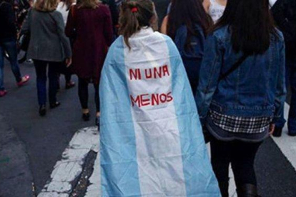 El movimiento social Ni una Menos en Argentina, que combate la violencia en contra de las mujeres.-EL PERIÓDICO