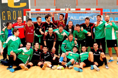 Jugadores y cuerpo técnico del CD Juventud del Círculo festejan en Salamanca su histórico título-Amalia Trujillo