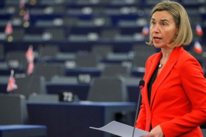 Federica Mogherini se dirige al Parlamento Europeo.-REUTERS / VINCENT KESSLER