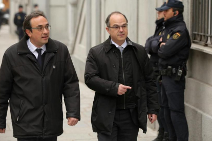Los exconsellers Josep Rull (izquierda) y Jordi Turull, el pasado marzo, cuando acudieron a declarar en el Tribunal Supremo.-JOSE LUIS ROCA