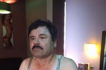 Primera imagen del narcotraficante Joaquin  El Chapo Guzman hoy tras su captura.-EFE