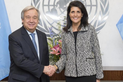 El secretario general de la ONU, Antonio Guterres, y  la embajadora de EEUU ante la ONU,  Nikki Haley, el pasado 27 de enero.-ESKINDER DEBEBE