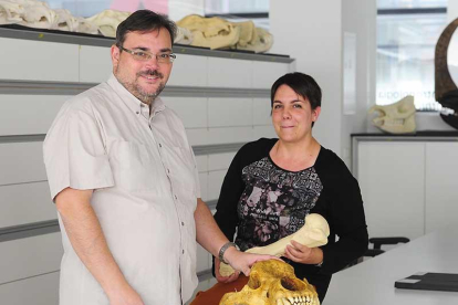 Ana Mateos y Jesús Rodríguez capitanean la excavación en la zona desde 2008.-ECB