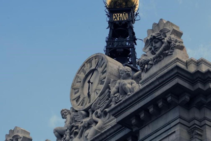 Detalle de la fachada del Banco de España en la Plaza de Cibeles, en Madrid.  /-AGUSTIN CATALAN