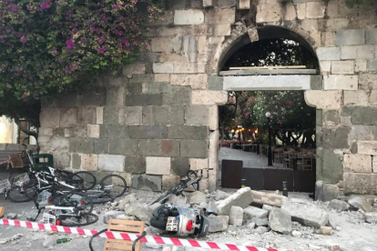 El fuerte terremoto de magnitud de 6,2 grados en la escala de Richter que ha sacudido esta madrugada la provincia de Mugla en la costa egea de Turquía-OSMAN TURANLI / EFE