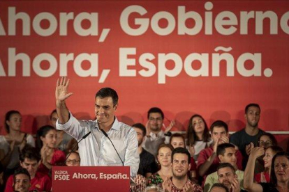 Pedro Sánchez, el pasado miércoles en un mitin en Valencia.-MIGUEL LORENZO