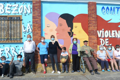El mural es parte de un programa de iniciativas en contra de la violencia de género en el que participa la localidad. ECB
