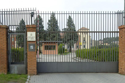 El punto de control de acceso de la Farmacia Militar en el paso de Fuentecillas.-ISRAEL L. MURILLO