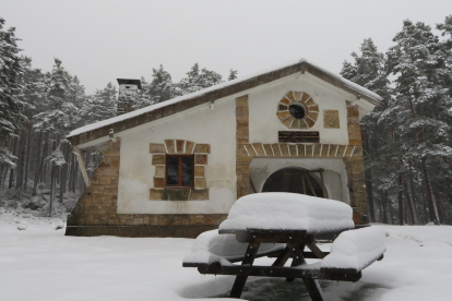 La nieve se concentra hoy en la confluencia de las provincias de Burgos y Soria con la comunidad de La Rioja. AGUSTÍN SANDOVAL