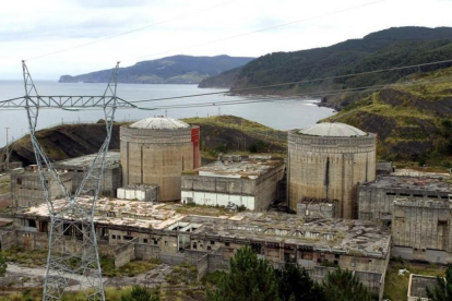 Aspecto actual de la central nuclear de Lemóniz o Lemoiz, en Vizcaya. Ni llegó a funcionar ni nunca fue desmantelada.-/ LUIS TEJIDO (EFE)