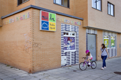 Imagen de una escuela infantil cerrada en el entorno de Las Torres. I. L. MURILLO