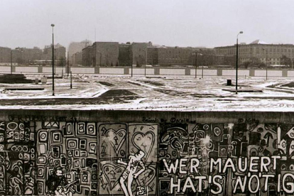 La exposición cedida por la embajada muestra, en 12 paneles, el ayer y el hoy del Berlín de la Guerra Fría-ECB