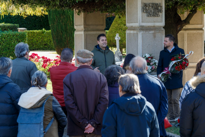 El alcalde de Burgos, Daniel de la Rosa, durante el acto de homenaje a las víctimas franquistas. SANTI OTERO