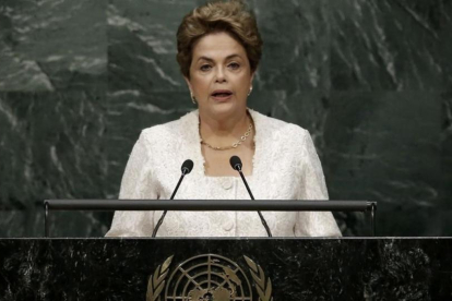 La presidente de Brasil, Dilma Rousseff, durante su discurso este viernes en la ONU.-REUTERS / MIKE SEGAR