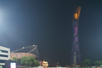 Dani Arce posa en la pista de calentamiento en Doha.-ECB