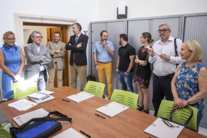 Un momento de la reunión celebrada ayer en la Facultad de Derecho.-SANTI OTERO