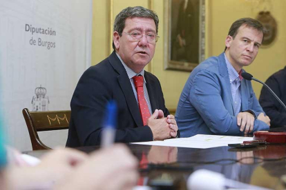 César Rico y Borja Suárez durante la presentación del Día de la Provincia que se celebra mañana en Salas.-RAÚL G. OCHOA