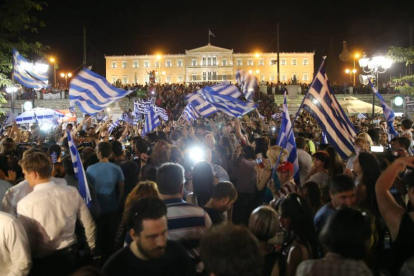 Los partidarios del 'no' se manifestaron ayer frente al Parlamento griego.-Foto: EFE/ KAY NIETFELD