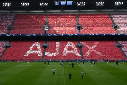 Los jugadores del Tottenham se entrenan en Ámsterdam.-AFP