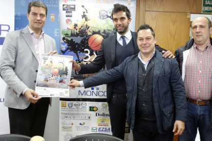 El II Torneo Moncor fue presentado ayer en el Servicio Municipal de Deportes.-Raúl G. Ochoa