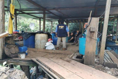 Un laborartorio clandestino de drogas en Guatemala.-