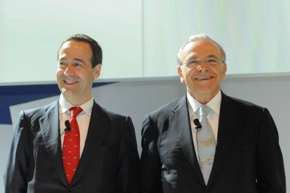 El consejero delegado, Gonzalo Gortázar (i), y el presidente, Isidro Fainé.-ECB
