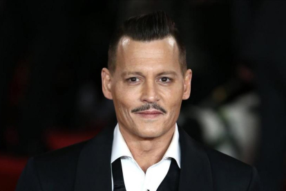 Johnny Depp en la presentación de su última película Asesinato en el Orient Express-EFE / NEIL HALL