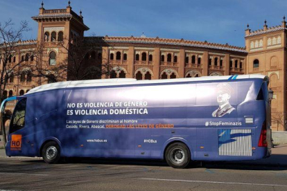 El autobús de HazteOir circulando por Madrid.-TWITTER