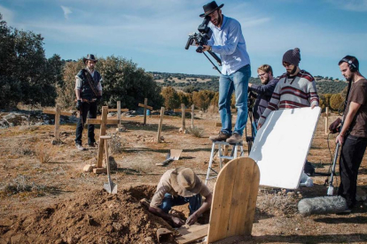 Rodaje del documental ‘Desenterrando Sad Hill’ en el mítico cementerio burgalés.-ZAPRUDER PICTURES