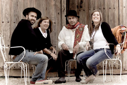 Arturo, Pilar, Eusebio y Laura son los componentes de la familia Mayalde y vuelven una vez más a tocar a Burgos.