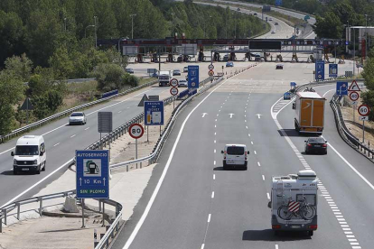 Vista de un tramo de la AP-1 a su paso por la provincia de Burgos.-RAÚL G. OCHOA