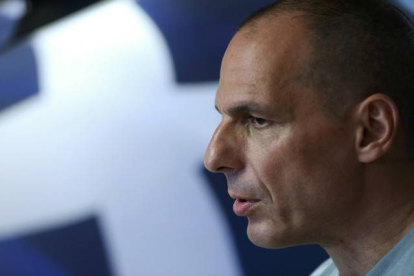 Yanis Varoufakis, exministro de Finanzas de Grecia, comparece ante los medios.F-Foto:   REUTERS / ALKIS KONSTANTINIDIS