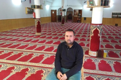 Abdesamad El Bakali, presidente de la asociación cultural Al Ouahda de Rocafonda, en Mataró-JOAN SALICRÚ