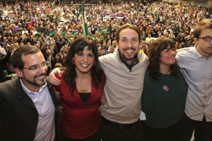 Sergio Pascual, Teresa Rodríguez, Pablo Iglesias, Auxiliadora Honorato e Íñigo Errejón, en un acto en Sevilla en 2015.-Jose Manuel Vidal / EFE