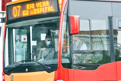 Autobús urbano circulando por la capital burgalesa. ECB
