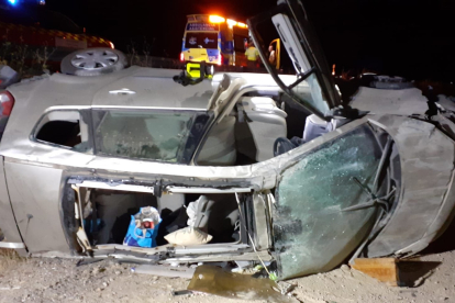 Imagen del accidente en la A-62, en Revilla-Vallejera. BOMBEROS DE BURGOS