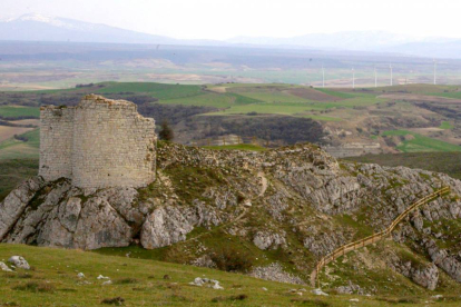 El castillo de Monasterio de Rodilla albergó a guerreros navarros y castellanos que combatieron en Atapuerca.-G.G.