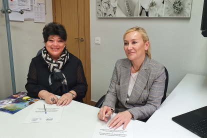 La presidenta de AFAR con la directora de Comunicación de la Fundación Michelin