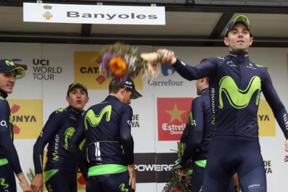 El equipo Movistar celebra la victoria en la segunda etapa de la Volta.-TONI ALBIR