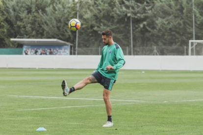 Luso Delgado, en un entrenamiento-SD HUESCA