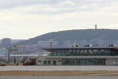 Vista del aeropuerto de Villafría.-ISRAEL L. MURILLO