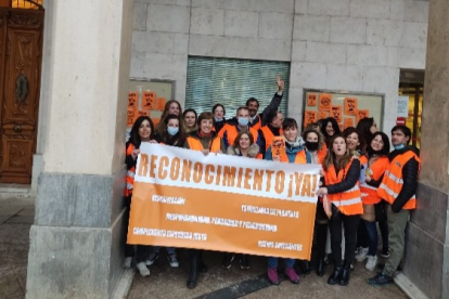 Concentración de trabajadoras sociales en el Ayuntamiento de Burgos para exponer sus demandas. ECB