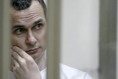 Oleg Sentsov, durante el juicio que se siguió contra él en Rostov-on-Don.-AFP / SERGEI VENYAVSKY