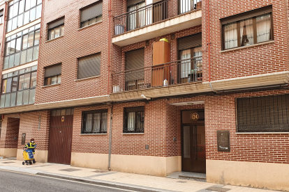 El piso se encuentra en el número 24 de la calle Moratín