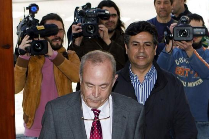 El juez instructor del 'caso Nóos', José Castro, a su entrada en los juzgados.-EFE