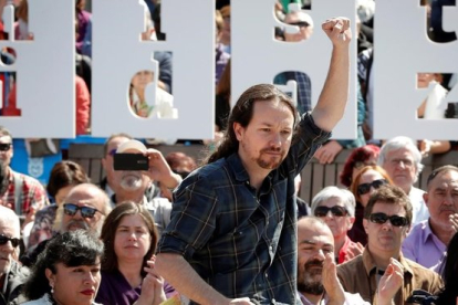 El secretario general de Podemos y candidato a la presidencia, Pablo Iglesias, en un acto en Pamplona.-VILLAR LÓPEZ (EFE)