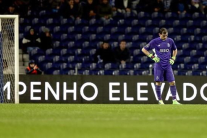 Casillas vuelve a encajar un gol por un error.-EFE / ESTELA SILVA