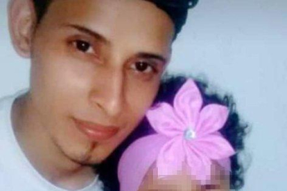 Óscar y Valeria, en una imagen publicada en Twitter por el primo de Óscar.-TWITTER @ENRIQUE39356091