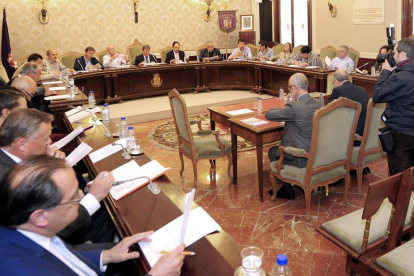 A pesar de ser el penúltimo Pleno de la actual corporación provincial, no faltaron los choques entre los grupos.-I. L. M.