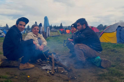 La familia Kejerol, que dejó atrás Alepo, en el campo de refugiados de Idomeni.-JAVIER TRIANA